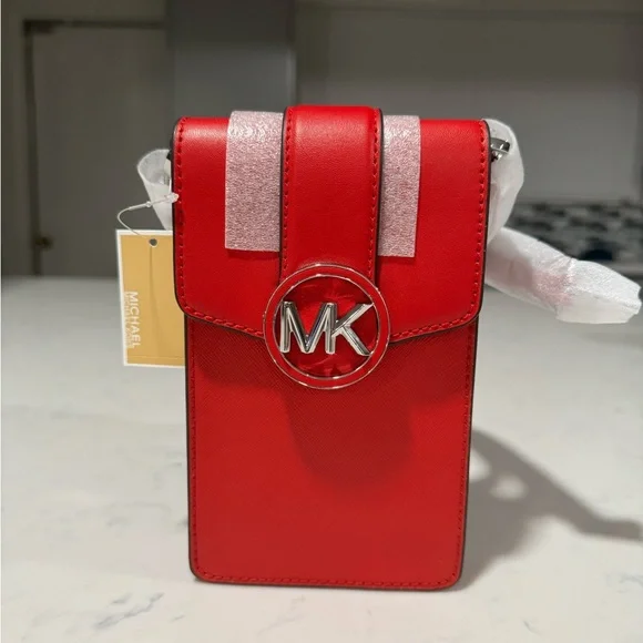 SOLD🤍MICHAEL KORS Carmen small phone holder crossbody bag ♥️ - Picture 3 of 12